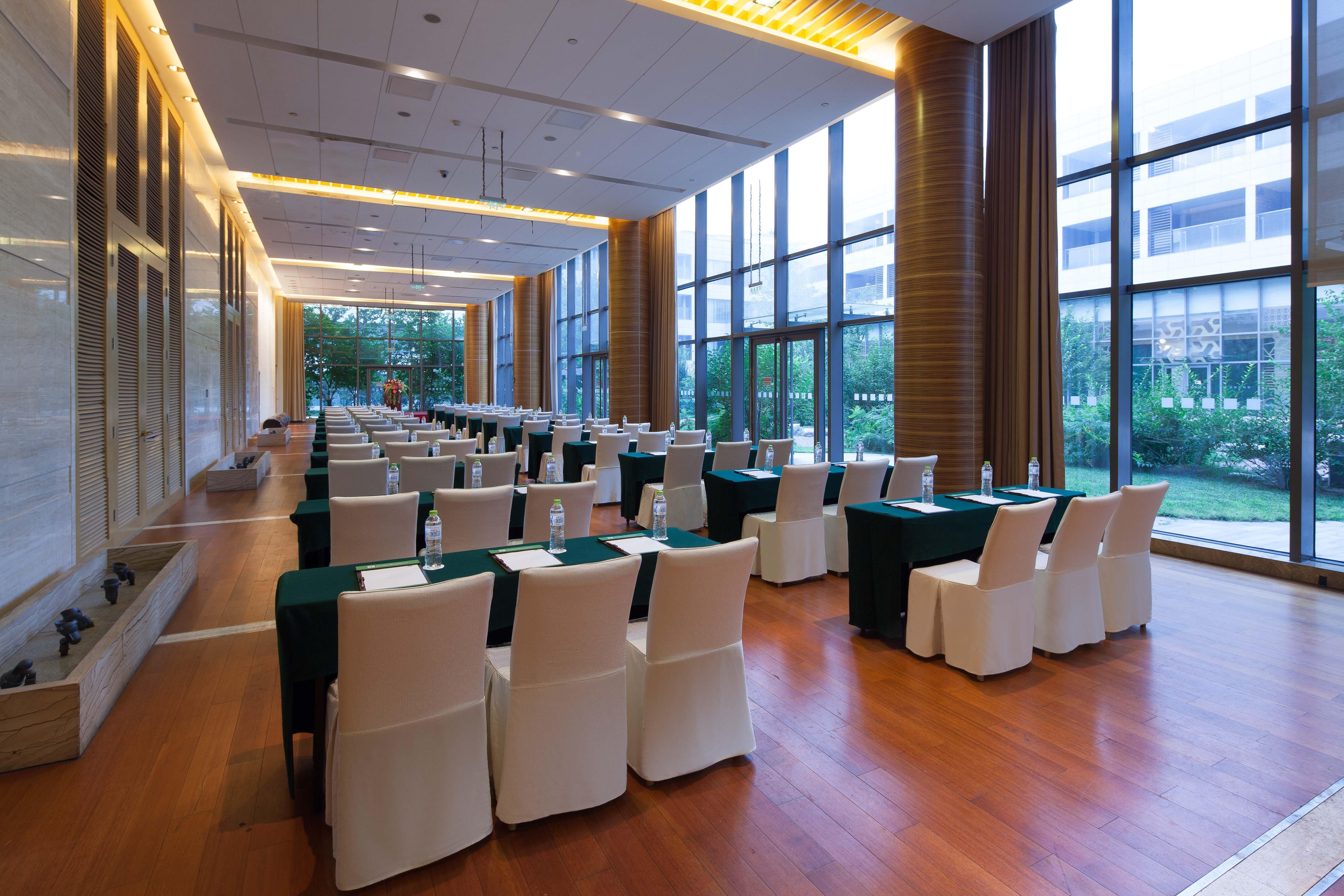Holiday Inn Beijing Shijingshan Parkview, an IHG Hotel Buitenkant foto