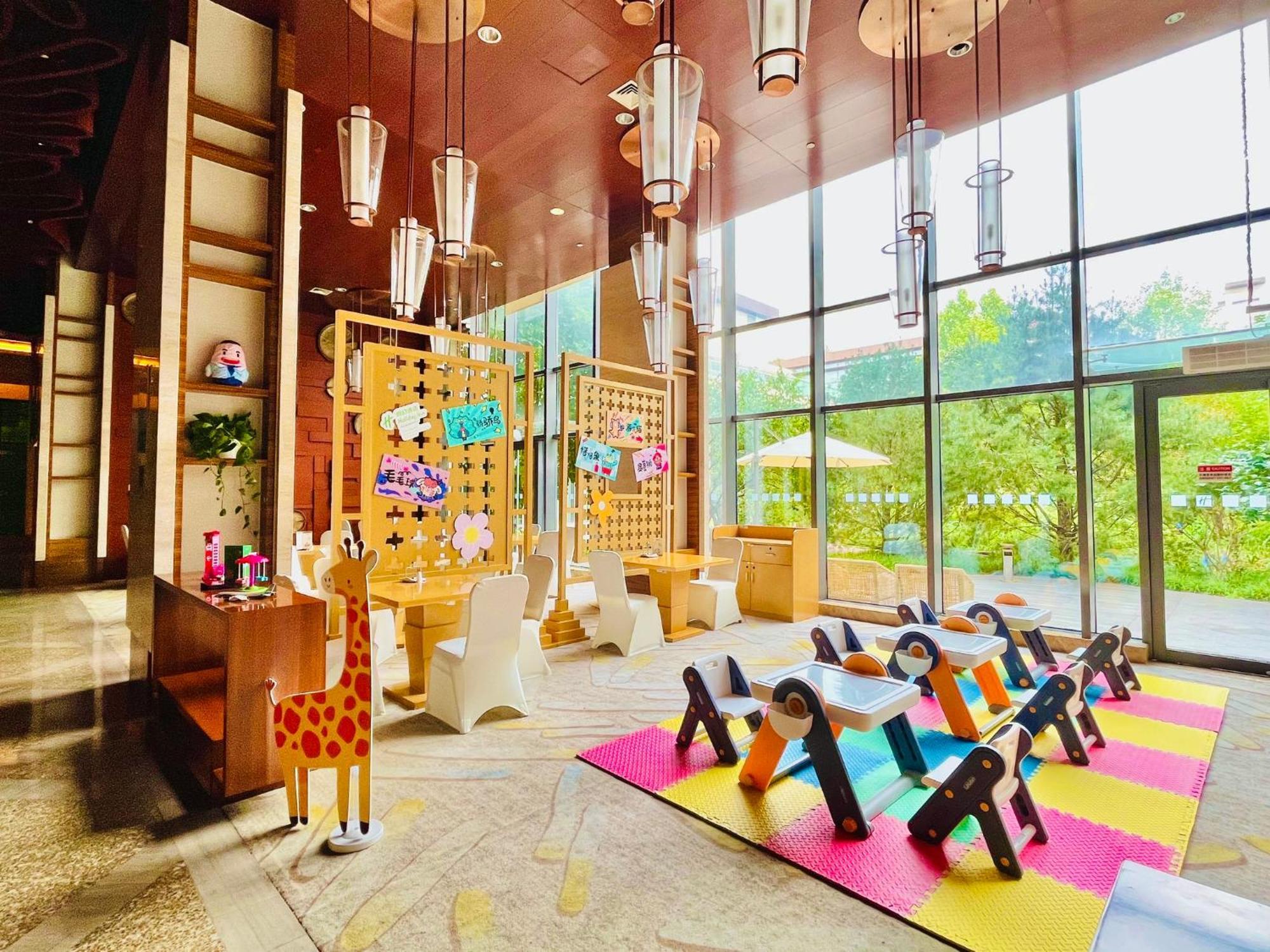 Holiday Inn Beijing Shijingshan Parkview, an IHG Hotel Buitenkant foto